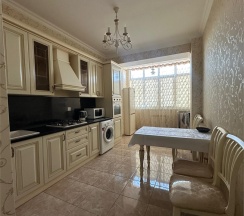 М.Горького 85Б. 1-комн.кв., 4-этаж, 95 в АнтиОтель