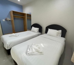 Коттедж с 3 комнатами в Uthaithani Resort