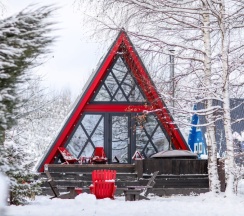 Красный Дом в А у реки