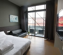 Двухместный номер Deluxe двуспальная кровать в The Arbern Hostel x Bistro