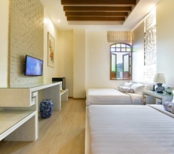 Четырёхместный номер Deluxe в O'nya Phuket Hotel