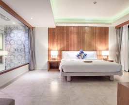 Двухместный номер Premium Deluxe с видом на море двуспальная кровать в Отель Zenmaya Oceanfront Phuket, Trademark Collection by Wyndham