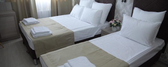 Номер комфорт семейный с 3 односпальными кроватями в Gold hotel
