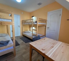 Кровать в общем номере (мужской номер) в Гостевой Дом 125