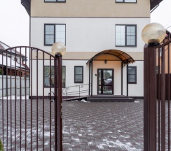 Семейный с 1 двухспальной кроватью и 1 односпальной кроватью в Арт Март