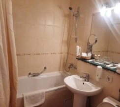 Улучшенный с мансардным окном в Golden Hotel