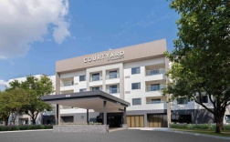 Двухместный люкс c 1 комнатой с балконом двуспальная кровать в Courtyard by Marriott Austin South