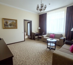 De Luxe (двухкомнатный люкс) с кроватью «KING SIZE» в Бардин