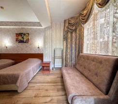 Двухместный номер Standard с балконом (2 отдельные кровати) в Holiday