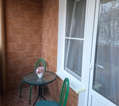 «КОМФОРТ ПЛЮС 3» С ТЕРРАСОЙ ЧЕТЫРЕХМЕСТНЫЙ НОМЕР ДВУСПАЛЬНОЙ КРОВАТЬЮ И ДИВАНОМ в Цитрус