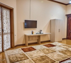Двухместный номер Standard с балконом 2 отдельные кровати в Queens Hotel