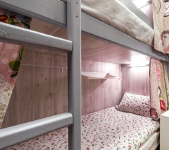 Место в восьмиместном женском номере в Light Dream