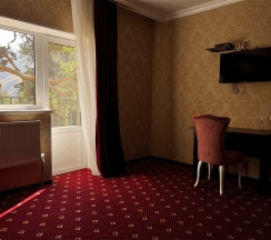 Семейный люкс с балконом и с видом на горы в Premier Azau