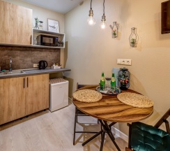 Комфортный номер-студия с удобствами и мини-кухней в Ecolife hotel