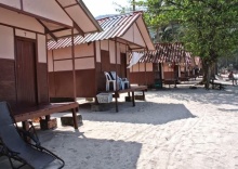 Двухместное бунгало двуспальная кровать в Bottle Beach 2 Bungalows