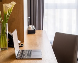 Стандарт с 1 двуспальной кроватью в Farfour Inn&Suite
