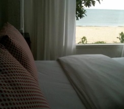 Номер Standard с 2 комнатами с балконом и рядом с пляжем в Hua Plee Lazy Beach