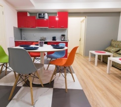 Спальное место в комнате для мужчин в Star home