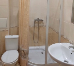 Трехместный номер комфорт с удобствами в Никита