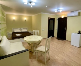 Двухместный полулюкс в Дельфин