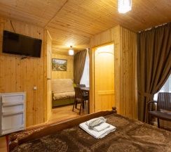 Двухместное шале с красивым видом из окна двуспальная кровать в Forest house resort