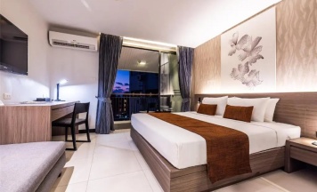 Трёхместный номер с балконом в Отель Citrus Patong Hotel by Compass Hospitality