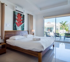 Вилла с 3 комнатами с красивым видом из окна в Отель The Oriental Beach Pearl