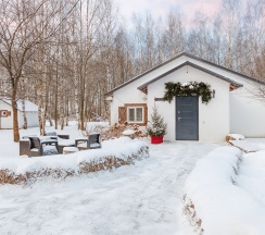 Коттедж с двумя спальнями в Поле