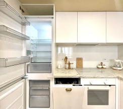 Двухуровневая студия на мансарде с джакузи в ЖК "UP-квартал Пушкинский". Близость к НИИ Турнера в Rauktis apartments