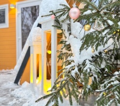 Персиковый А дом в А у реки