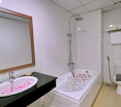 Семейный номер Standard с балконом и с видом на горы в Rigel Hotel