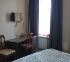 Двухкомнатный апартамент с двумя спальнями и кухонным уголком в На Невском