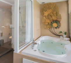 Двухместный номер Mood Collection двуспальная кровать в Burasari Phuket Resort & Spa