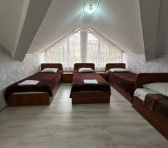 Стандартный пятиместный номер в Николаевский