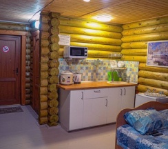 Четырехместная студия (двуспальная и 2 односпальные кровати) в Лесной