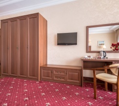 Двухместный семейный полулюкс с видом на город двуспальная кровать в Театр