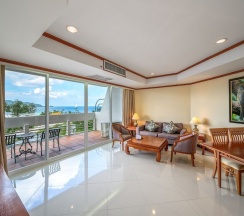 Люкс семейный с 2 комнатами с балконом в Andaman Beach Suites Hotel