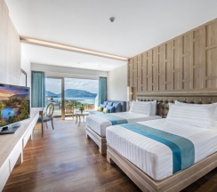 Номер Super deluxe с видом на море в Diamond Cliff Resort & Spa, Patong Beach