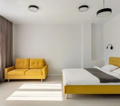 Двухместная студия с балконом двуспальная кровать в Квартира Студия Ladgorna на Независимости 88