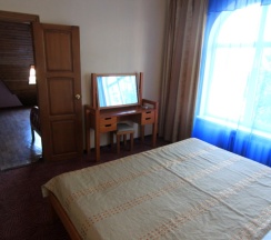 Люкс с 3 комнатами с балконом в Бриз