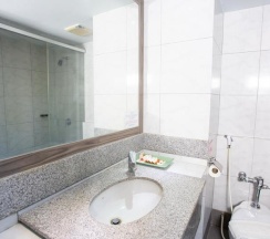 Двухместный номер Resort Wing B Superior двуспальная кровать в Seabreeze Jomtien Resort