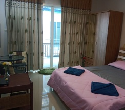 Двухместный номер Standard с балконом двуспальная кровать в Mae-Porn Hostel
