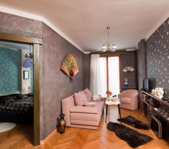 Полулюкс двухкомнатный с французским балкончиком в Таежные дачи