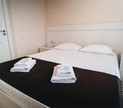 Двухместный номер с кроватью размера king-size и балконом в GemstHotel & SPA