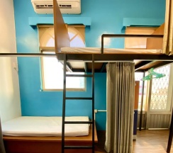 Кровать в общем номере (женский номер) с балконом и рядом с пляжем в Bayhouse Hostel Penghu