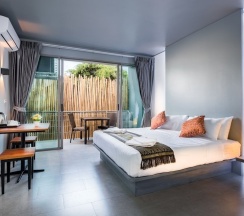 Двухместный номер Deluxe с балконом двуспальная кровать в Kamala Resotel