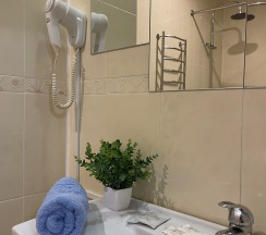 Улучшенный четырехместный номер в Relax