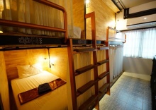 Женская капсула в Sleep Owl Hostel