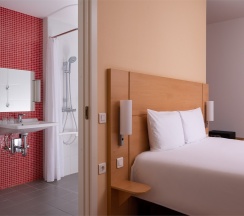 Номер Standard с двуспальной кроватью в Ibis Москва центр Бахрушин