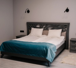 Вилла с балконом и с красивым видом из окна в Residence Village